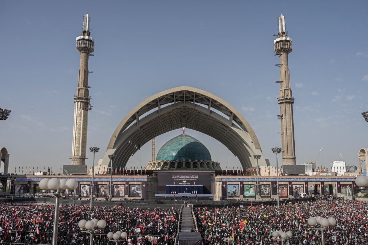 اعتراف إسرائيلي: التشييع المهيب للسيد علي خامنئي يعكس قوة إيران وتماسكها الداخلي