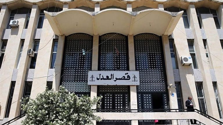 فضيحة في قصر عدل بعبدا: عاملة تنظيفات في عدلية بعبدا أمام القضاء بملف سمسرة وإخلاءات سبيل .