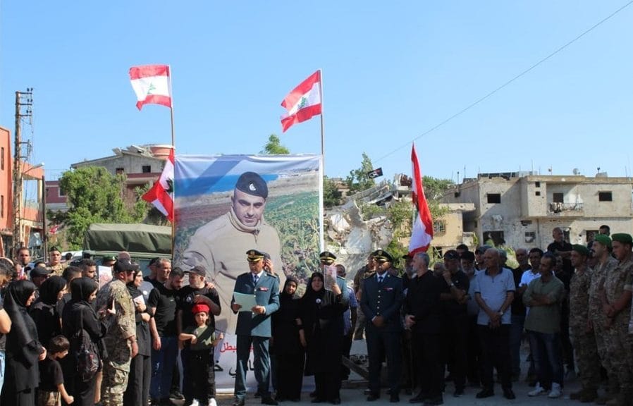 قيادة الجيش شيعت وأهالي فرون الرقيب الأول الشهيد أحمد خليل