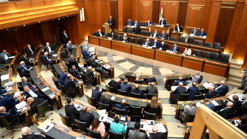 مجلس النواب يقر تعديلات تخص الضباط والمدرسة الحربية ويزيد حصة لبنان في البنك الأوروبي