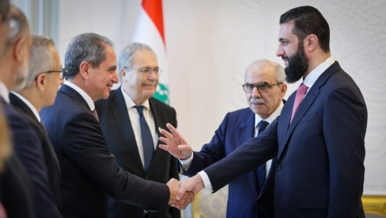 وزير الاقتصاد اللبناني يعلن اتفاقات مرتقبة مع سوريا.. ماذا تشمل؟