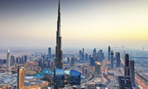 دبي…ضبط مطرب شهير تورط في اصدار 40 تأشيرة وهمية